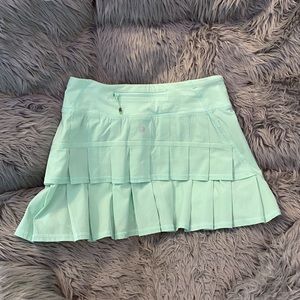 Lululemon mint green skirt (built in shorts), size 2 regular
